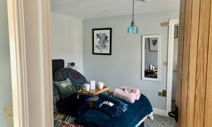 Ticehurst Cottage | Cosy Nature Retreat with Waterviews