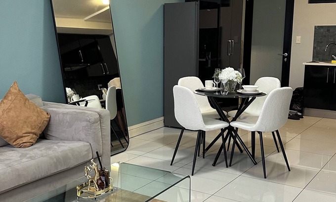 Windhoek Central Apartment | Cosy neat 2 bedrooms apartment in the city center with a view.