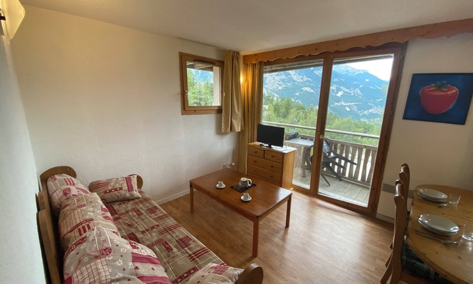 Villarodin-Bourget Apartment | Cosy nest with superb view of the Vanoise Park, 100m from the slopes.