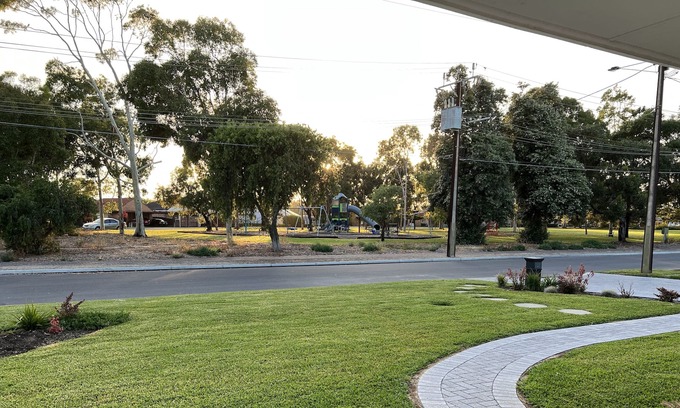 Henley Beach House | Cosy Parkside Cottage @ Henley Beach