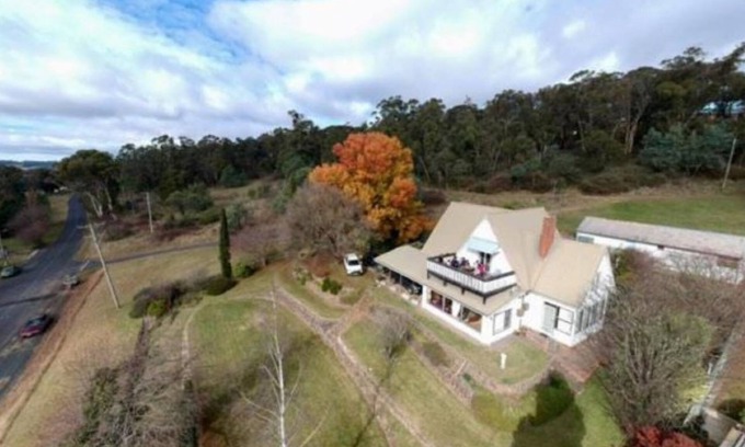 Oberon Ski Chalet | Cosy Pet Friendly Chalet, just 40m to Bathurst Races, 2m to Oberon Town Centre