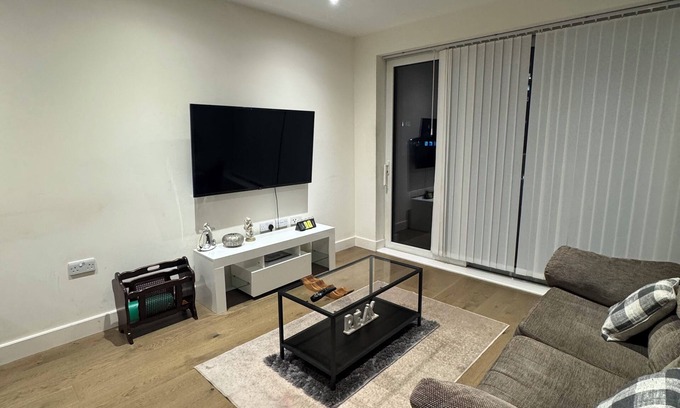 Woolwich Apartment | Cosy Riverview apartment. 10mins to the o2 Arena.