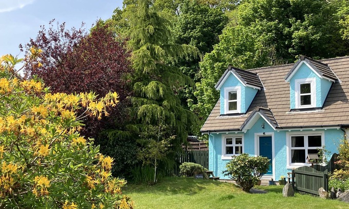 Cairnbaan Cottage | Cosy rural cottage hideaway on historic Crinan Canal