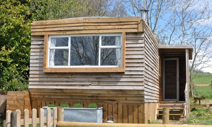 Shaftesbury Cabin | Cosy Rural Lodge at Goldhill Glamping - Sleeps 4