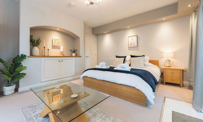 Failand Apartment | Cosy rural retreat North Somerset with garden