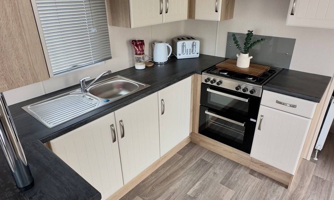 Redcar House | Cosy seaside stay with the family. Pet friendly!