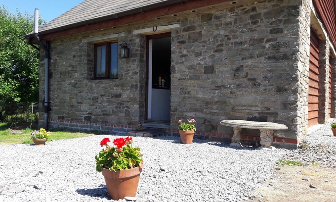Builth Wells House | Cosy, smart self-contained stone cottage, 1000 feet up