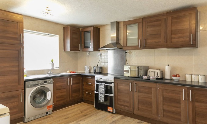 Vange House | *Cosy*Spacious*Wifi*Clean*Close2City*Parking*