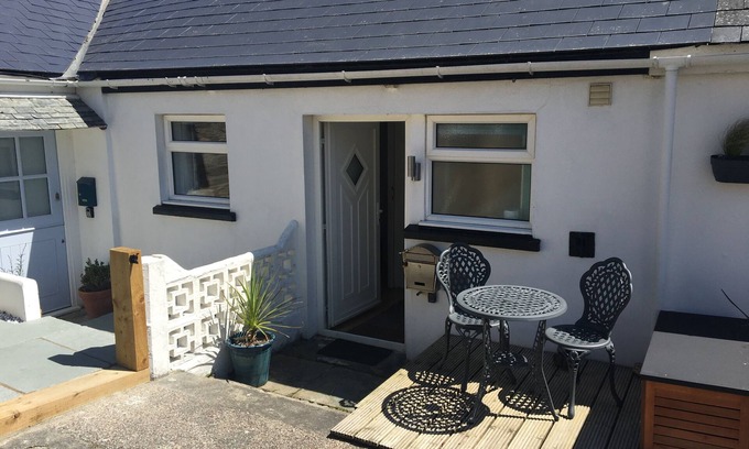 Newquay Cottage | Cosy stone built barn conversion with rural Cornish views and near the sea