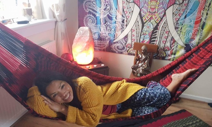 Crosshouse Apartment | Cosy studio flat with zen feel and hammock
