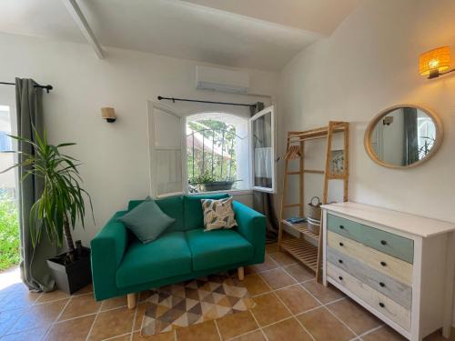 Bormes-Les-Mimosas Apartment | Cosy studio - Place du Figuier