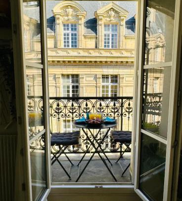 Sorbonne Apartment | Cosy Studio with balcony Paris Center - Sorbonne - Pantheon - Notre-Dame
