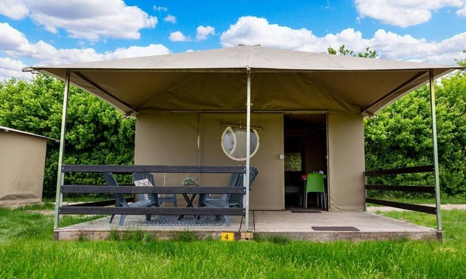 Genderen House | Cosy tent lodge in Genderen with garden