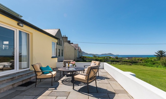 Beenbane House | Cosy two Bedroom Cottage in Waterville With sea Views