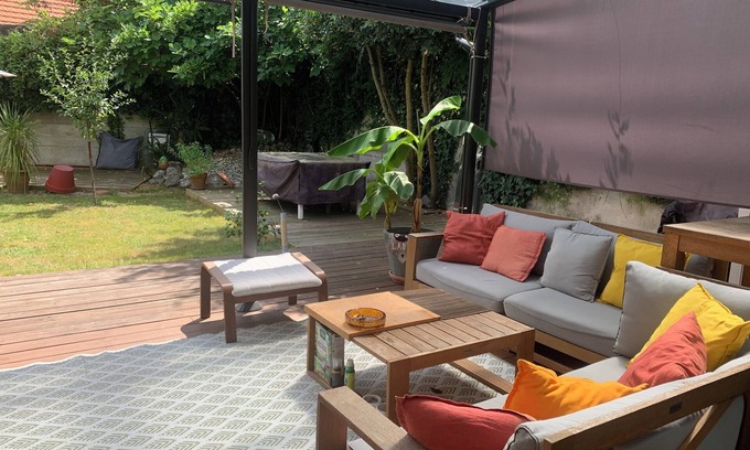 Cauderan Condo | Cosy two bedrooms appartement with private garden! Pétanque, Bbq and chill!