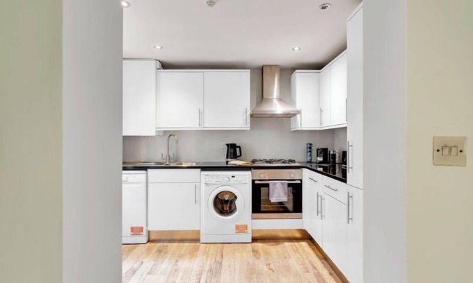 Vincent Square Apartment | Cosy Urban Retreat