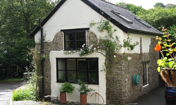 Torrington House | Cosy, very quiet, relaxing retreat, pretty surroundings, idylic. (pet-friendly)