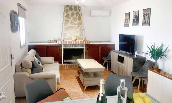 Nerja Cottage | Cosy villa with amazing views