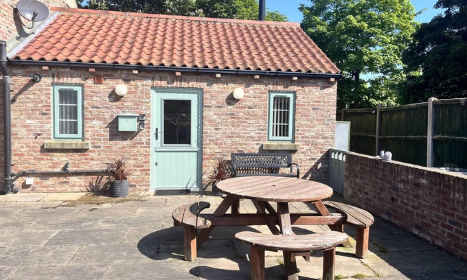 Barmston Cottage | Cosy , Village location - One Bedroom Barn