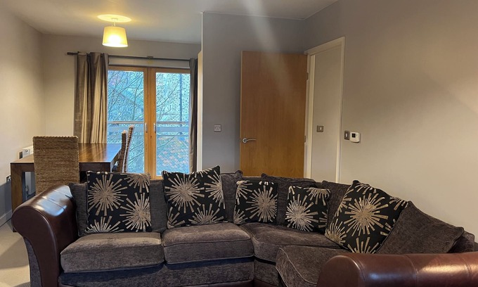 Norwich Apartment | Cosy well appointed, pet friendly apartment situated in the Cathedral grounds