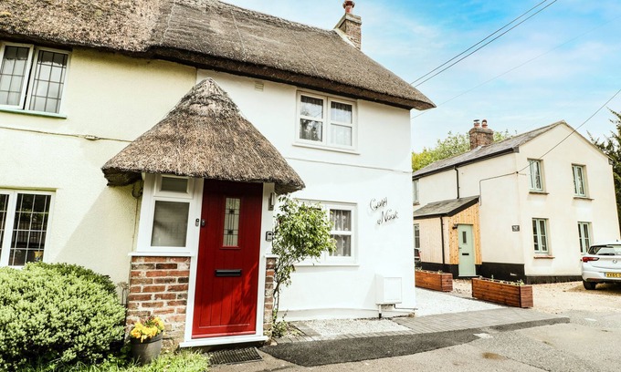 Winterborne Kingston Cottage | COSYNOOK COTTAGE, pet friendly, with a garden in Winterborne Kingston