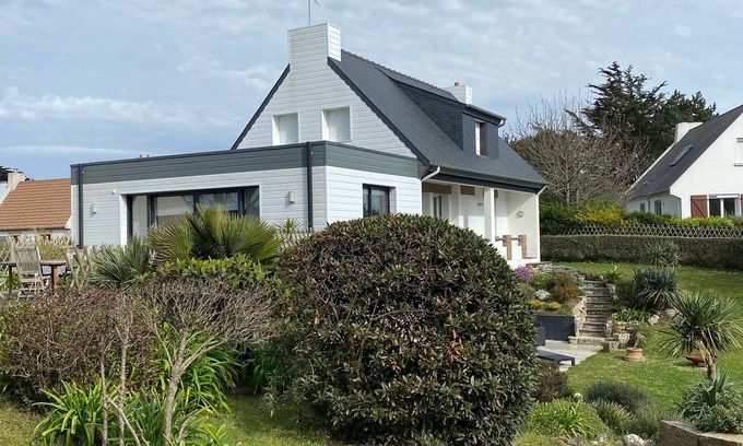 Pleumeur-Bodou House | Côte de Granit Rose 100 m from a sandy beach house renovated in 2016