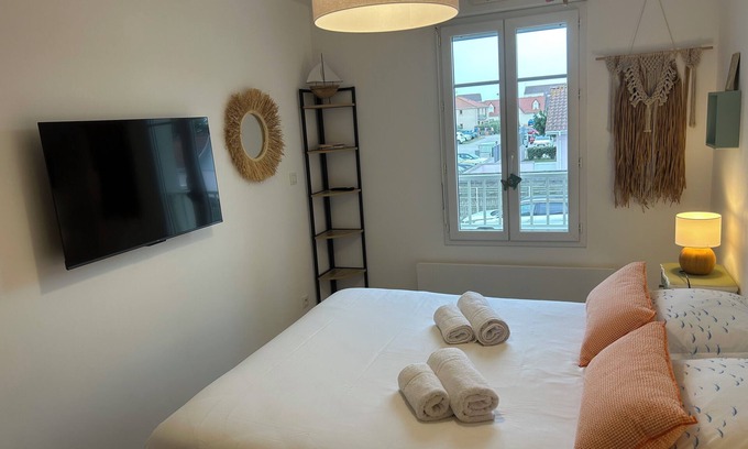 Sainte-Cecile-Plage Apartment | Côté Mer apartment 500 metres from the beach and dunes