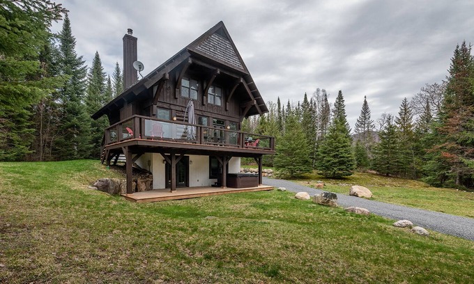 Lac Superieur Village Ski Chalet | Cote Nord Tremblant Luxury 4 beds spa, A/C, pool, tennis, beach nCITQ 234496