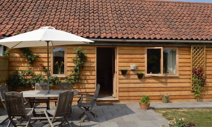 Irstead Bed & Breakfast | Cotenham long barn with hot tub
