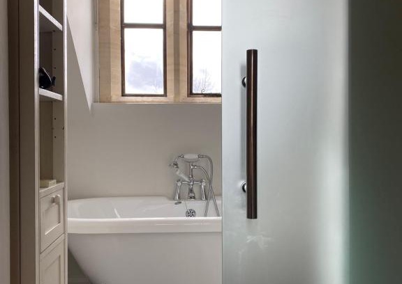 Cheltenham House | Cotswold Luxury Coach House - ideal for couples, w/EV charging
