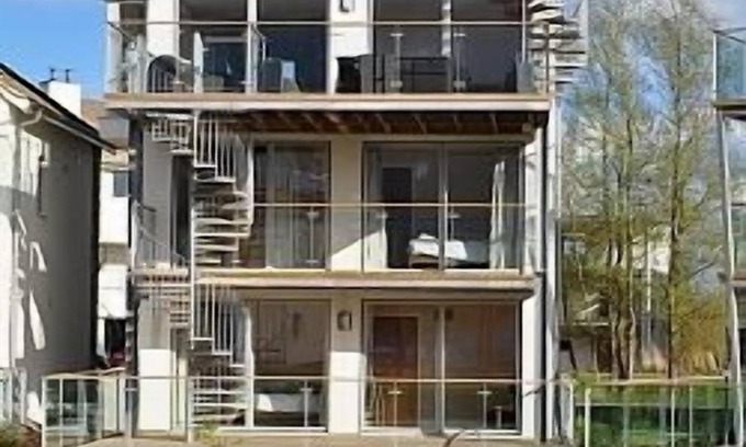 Malmesbury House | Cotswolds Lakeside House. On-site Spa & Swimming Pool.s. With rooftop terrace