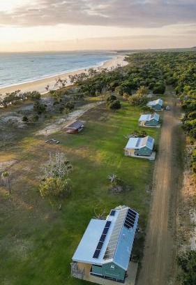 Curtis Island Villa | Cottage 1 Cape Keppel Beach