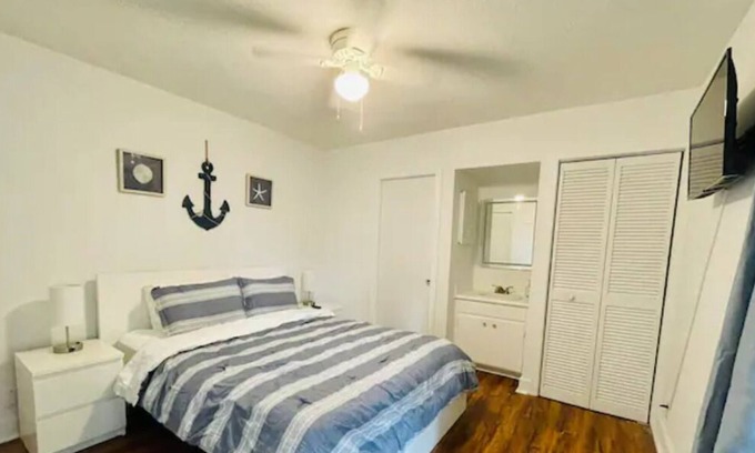 St. Simons Island Cottage | Cottage 15min from the Beach, Pets welcome