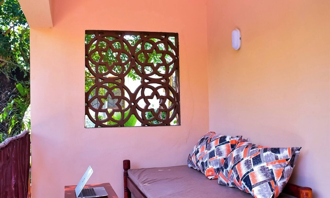 Kilifi House | Cottage 2 - Beach 2km, Wifi, SmartTV, Parking - by Mango Tree Cottages Kilifi