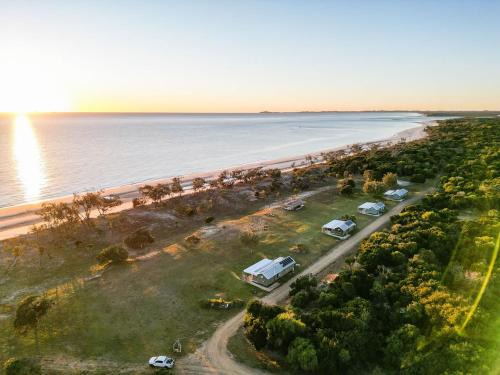 Curtis Island Villa | Cottage 2 Cape Keppel Beach