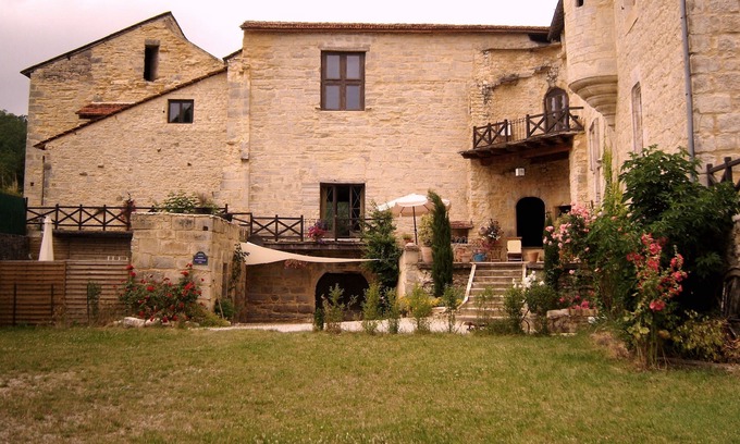 Saint-Chamarand Apartment | Cottage 200m2 for 8/12 people in castle of st chamarand