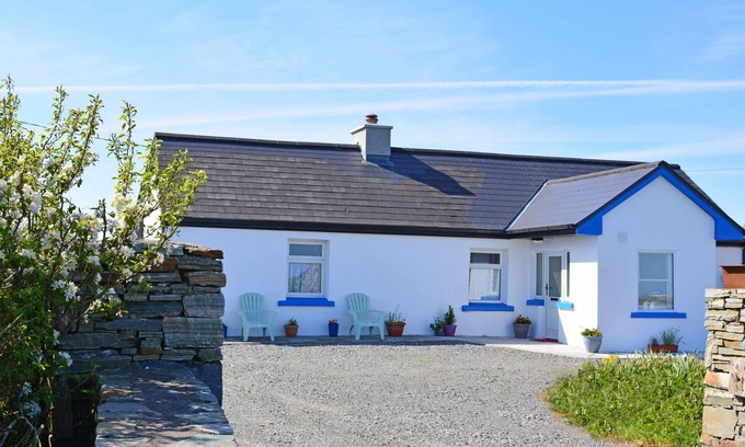 Ballyconneely Cottage | Cottage 312 Ballyconneely - sleeps 6 guests in 3 bedrooms