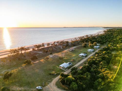 Curtis Island Villa | Cottage 4 Cape Keppel Beach