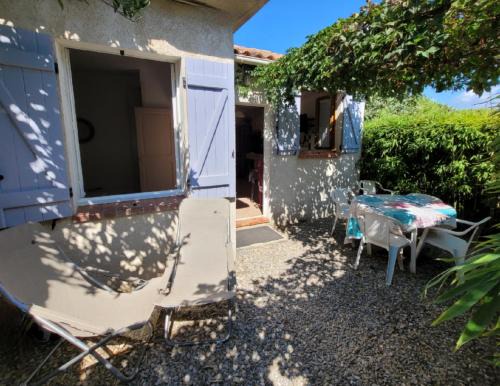 Le Brusc House | Cottage 43 m2 2 épis - Plage à 400m - PARKING Jardin TERRASSE Wifi
