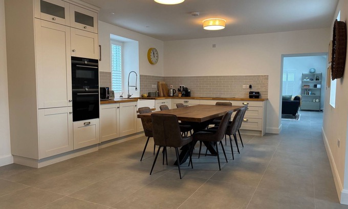 Clifden Cottage | Cottage 440 - Clifden - sleeps 8 guests in 4 bedrooms