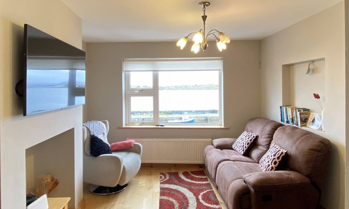 Roundstone Cottage | Cottage 457 - Roundstone - sleeps 6 guests in 3 bedrooms