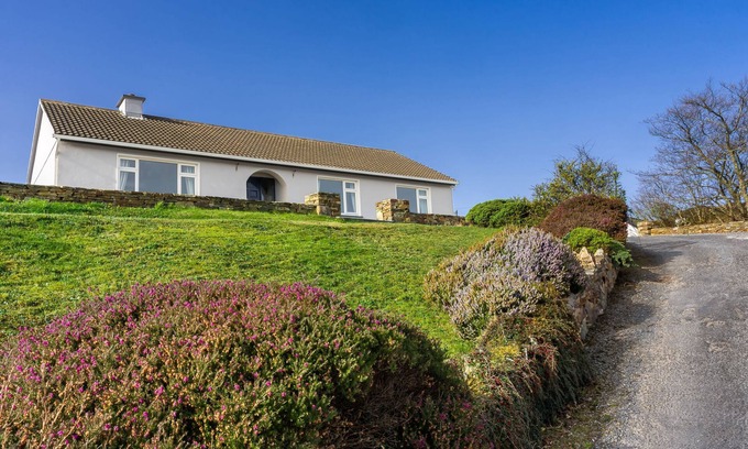 Clifden Cottage | Cottage 479 - Clifden - sleeps 6 guests in 3 bedrooms