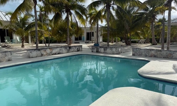 Sandy Point Cottage | Cottage 6 - Charming 1-bedroom cottage-pool-tennis-walk to beach in Sandy Point