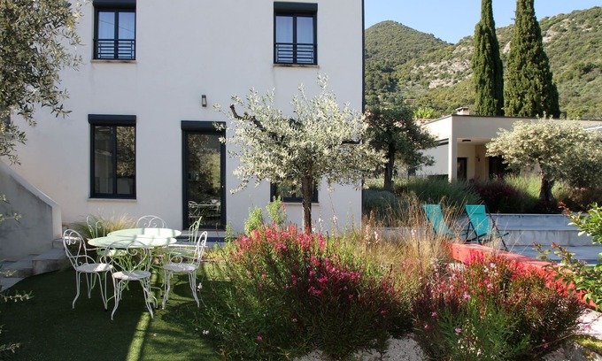 Nyons House | Cottage 8 people quiet not overlooked in the city center with heated pool