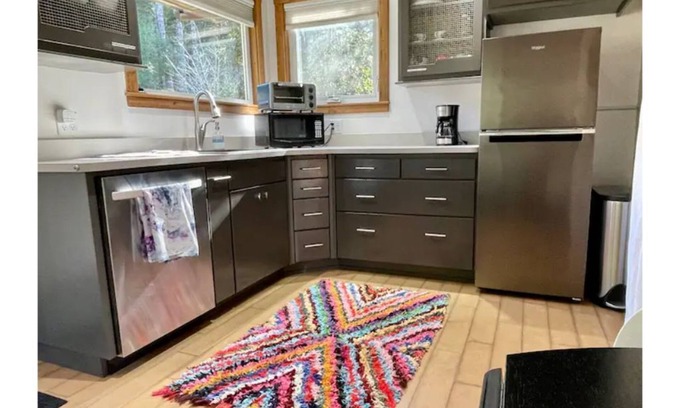 Bandon Cottage | Cottage Above Fern Creek - Private Cottage with Forest View, Kitchenette