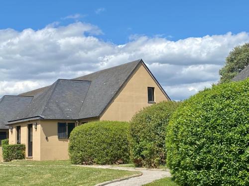 Ploermel House | Cottage Anadwen au pied du lac au duc et son golf