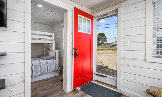 Dennis Port Cottage | Cottage at Chases Ocean Grove - short walk to beach