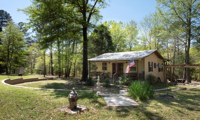 Lindale Cabin | Cottage at Coyote Creek