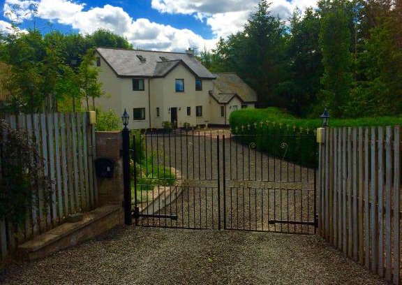 Gorebridge House | Cottage at the Hollow