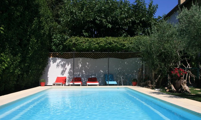Chateaurenard Apartment | Cottage between Avignon and St Rémy de Provence with swimming pool